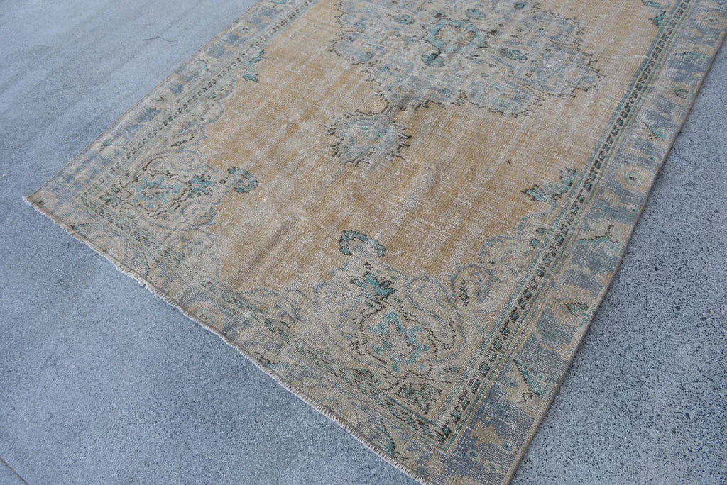 XL Vintage Turkish Accent Area Rug 5.3 x 8.5 ft