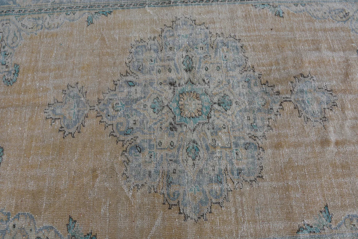 XL Vintage Turkish Accent Area Rug 5.3 x 8.5 ft