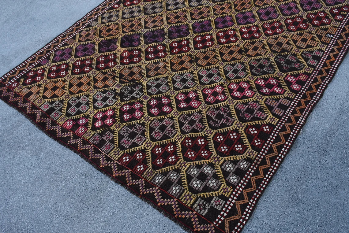 XL Vintage Turkish Accent Area Rug 5.3 x 8.5 ft