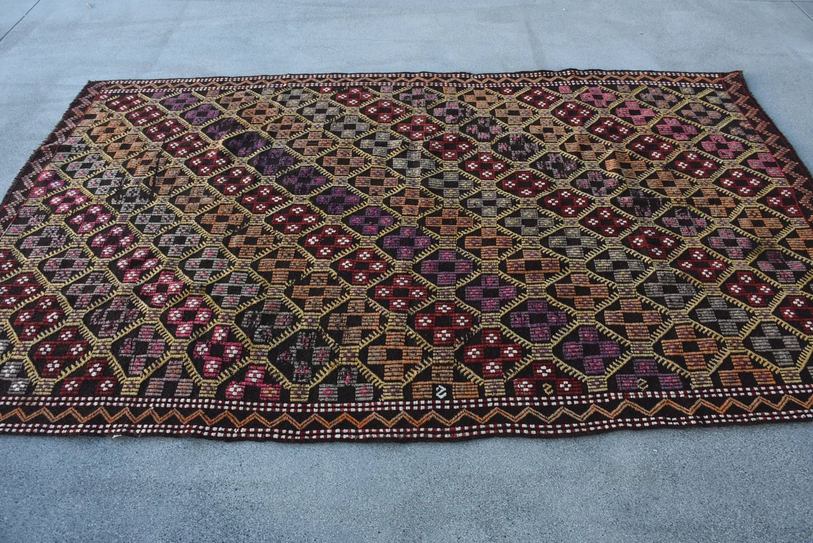 XL Vintage Turkish Accent Area Rug 5.3 x 8.5 ft