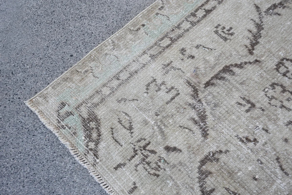XL Vintage Turkish Accent Area Rug 5.8 x 8.4 ft