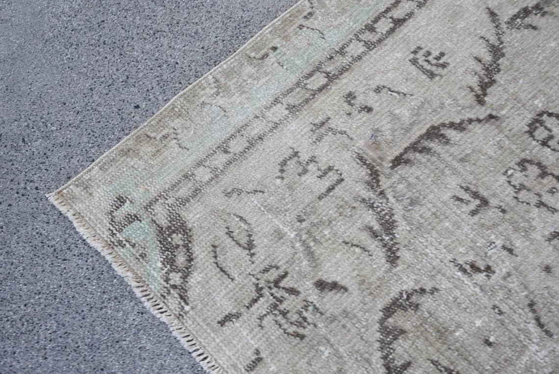 XL Vintage Turkish Accent Area Rug 5.8 x 8.4 ft