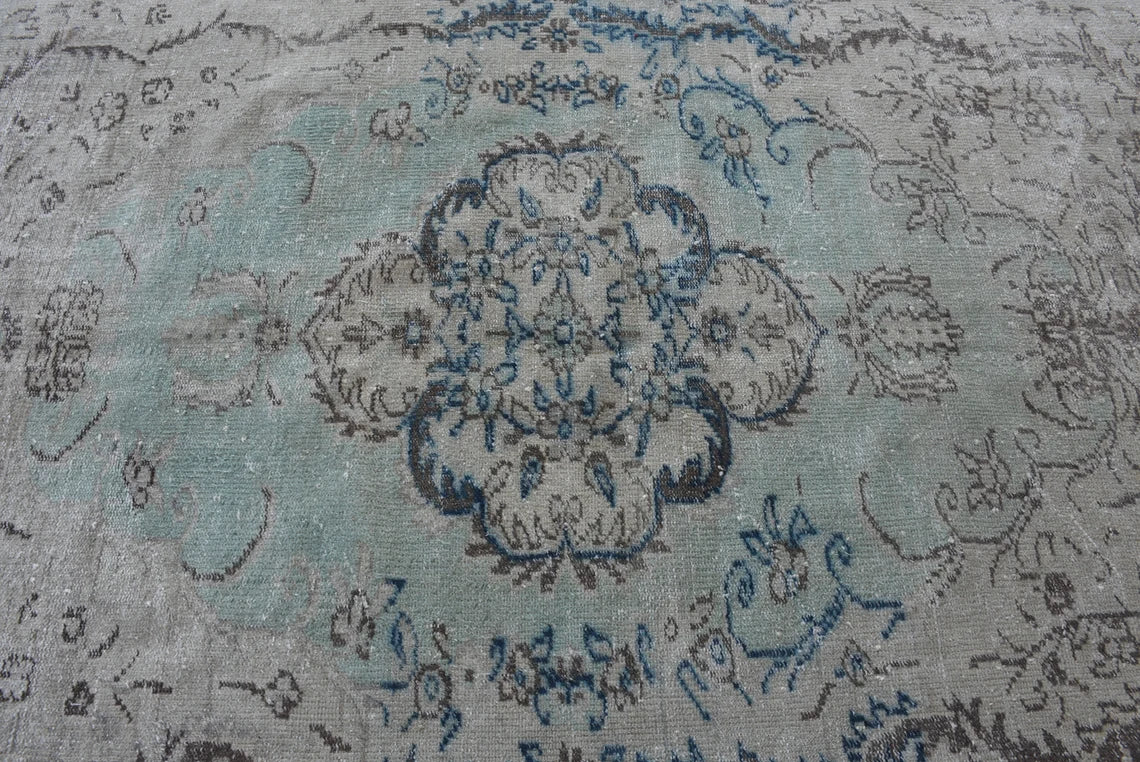 XL Vintage Turkish Accent Area Rug 5.8 x 8.4 ft