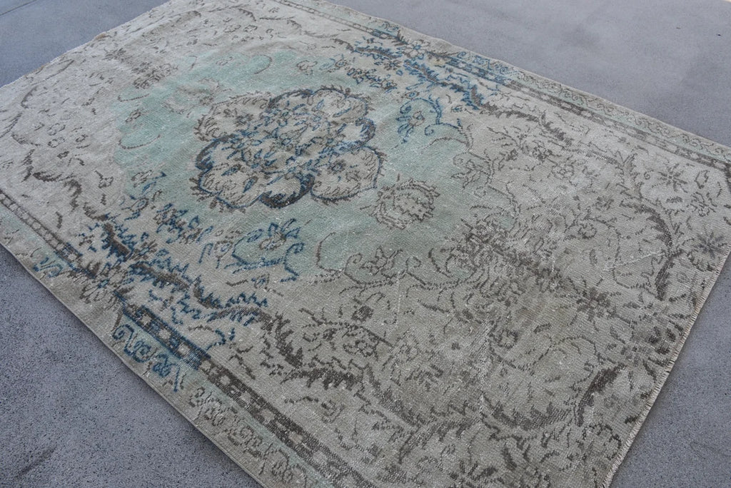 XL Vintage Turkish Accent Area Rug 5.8 x 8.4 ft