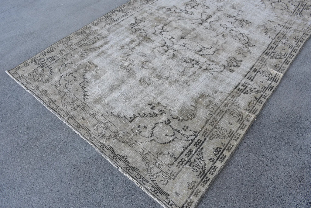XL Vintage Turkish Accent Area Rug 5.5 x 8.6 ft