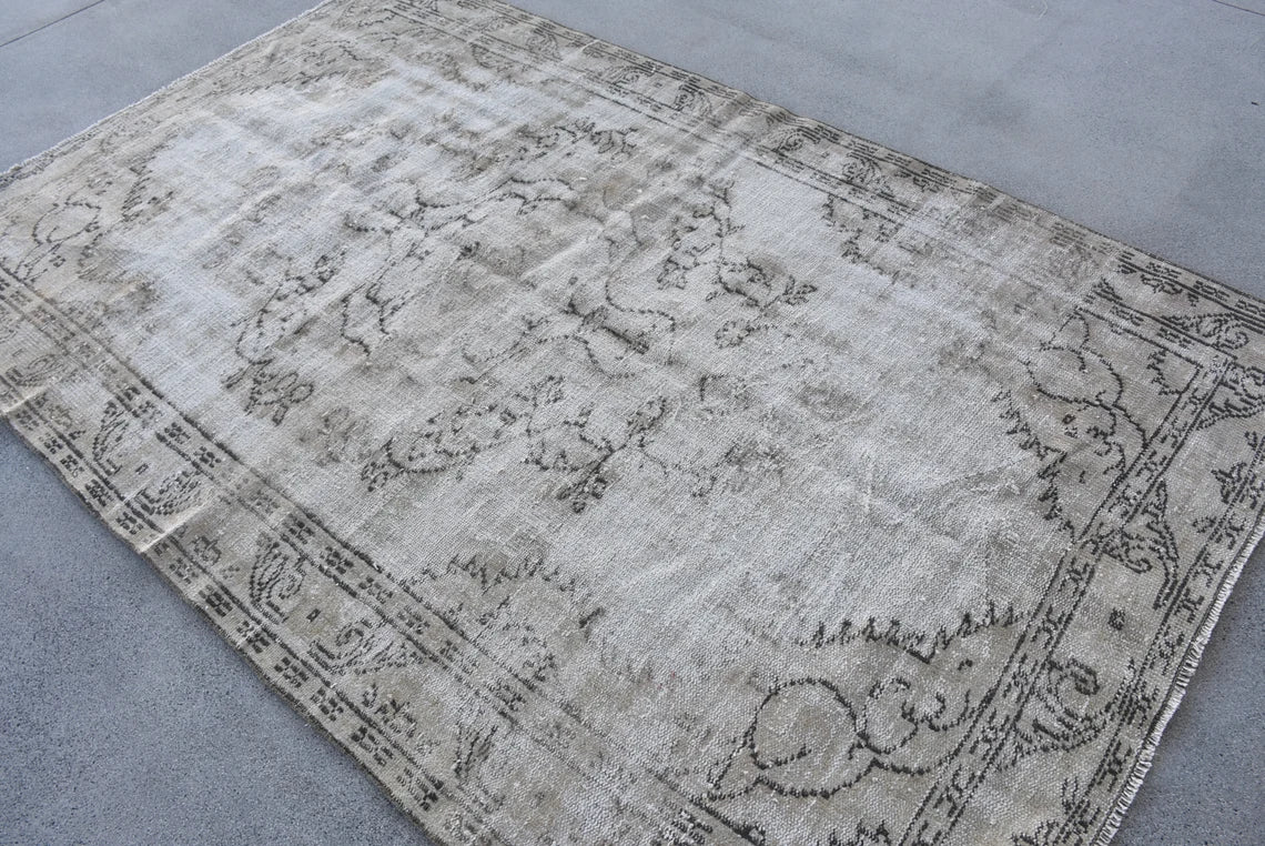 XL Vintage Turkish Accent Area Rug 5.5 x 8.6 ft