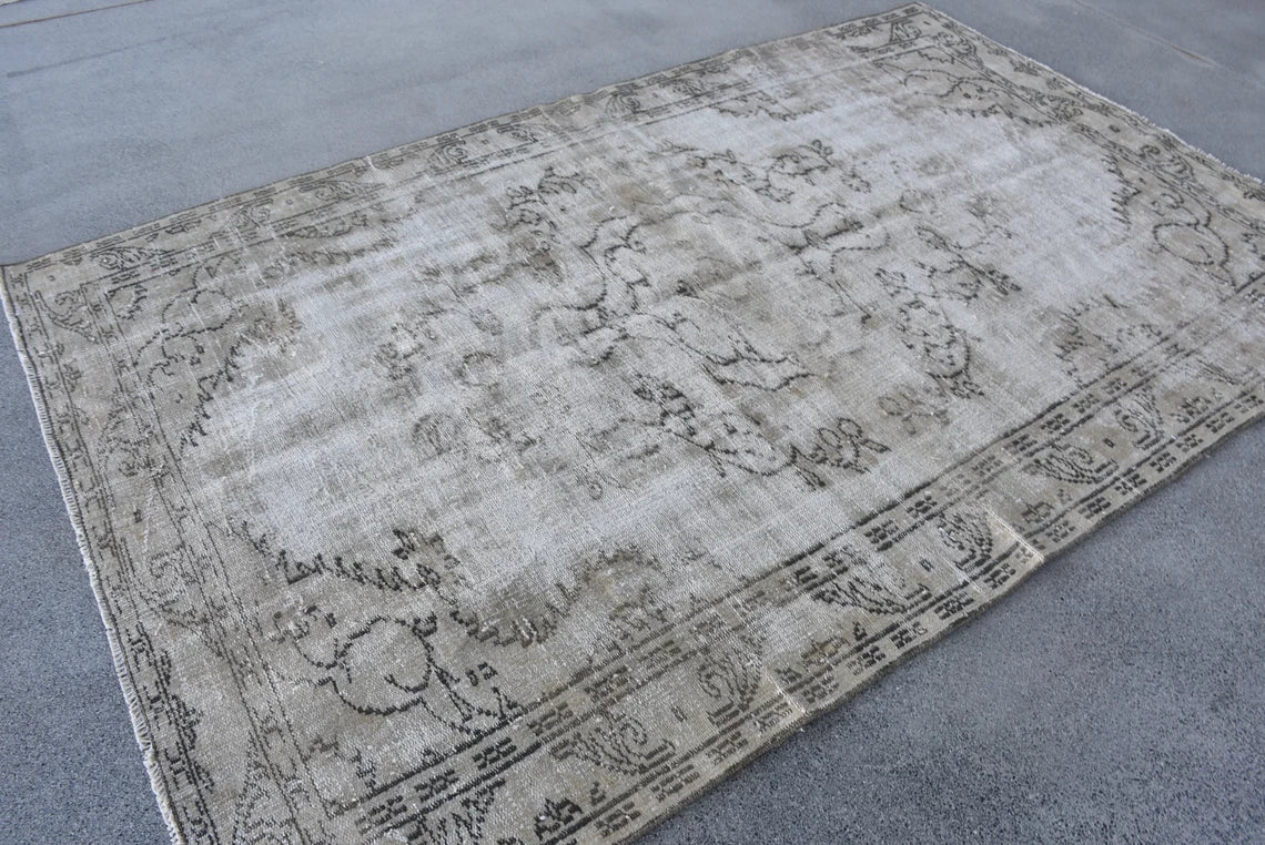 XL Vintage Turkish Accent Area Rug 5.5 x 8.6 ft