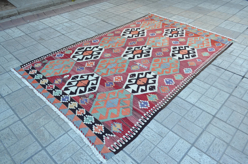 XL Vintage Turkish Accent Area Rug 5.4 x 8.5 ft