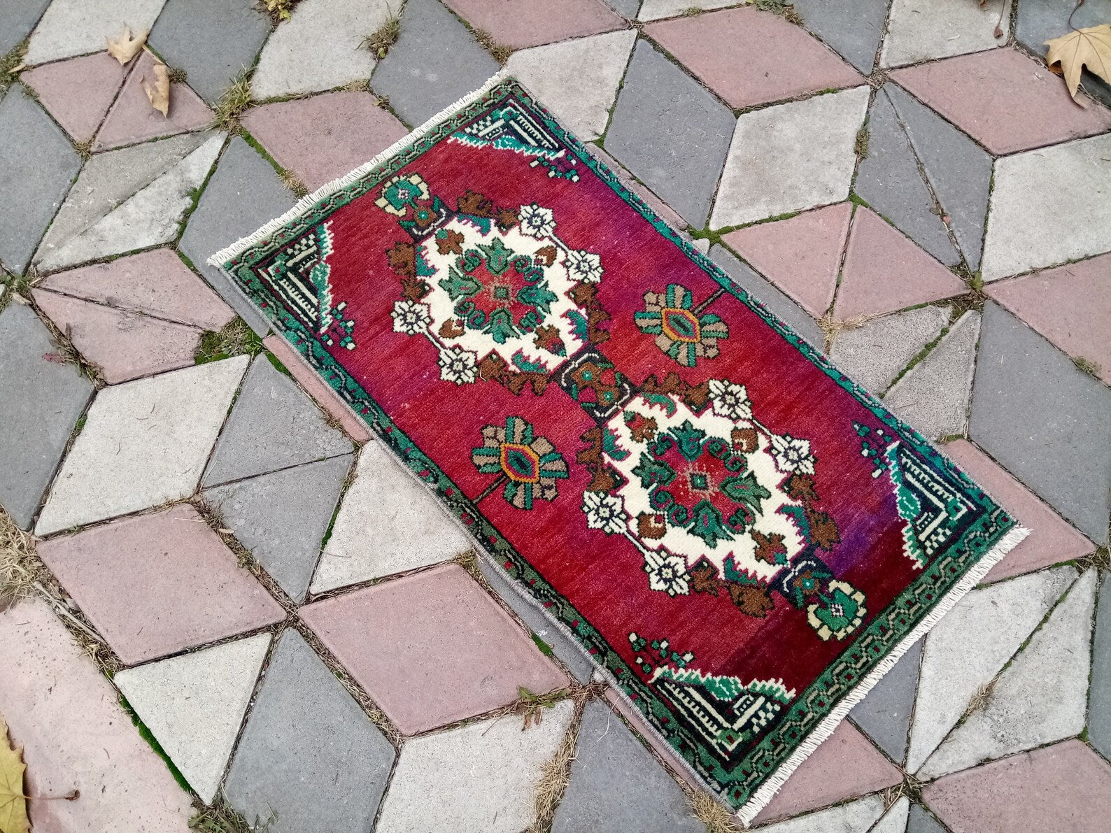 Vintage Turkish Mini Rug 1.5 x 2.8 ft
