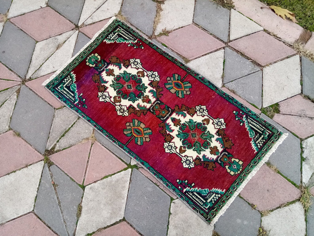 Vintage Turkish Mini Rug 1.5 x 2.8 ft