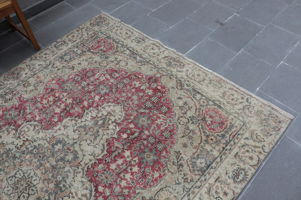 XL Vintage Turkish Accent Area Rug 5.9 x 9.5 ft