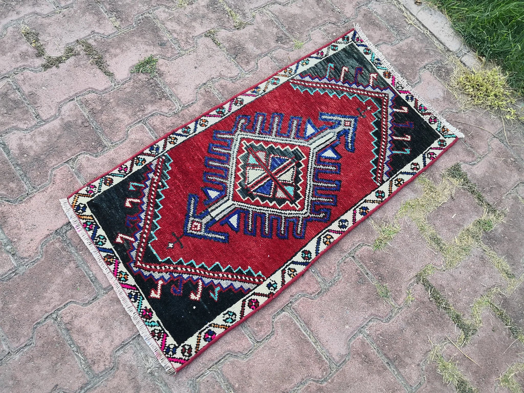 Vintage Turkish Mini Rug 1.5 x 3.1 ft