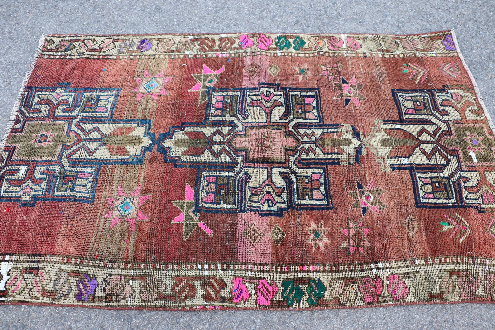 Vintage Turkish Accent Area rug 4 x 6.2 ft