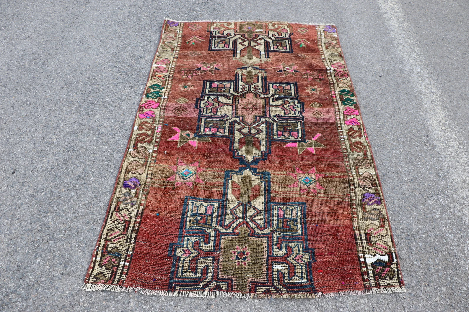 Vintage Turkish Accent Area rug 4 x 6.2 ft