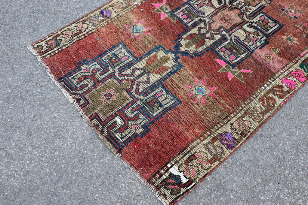 Vintage Turkish Accent Area rug 4 x 6.2 ft