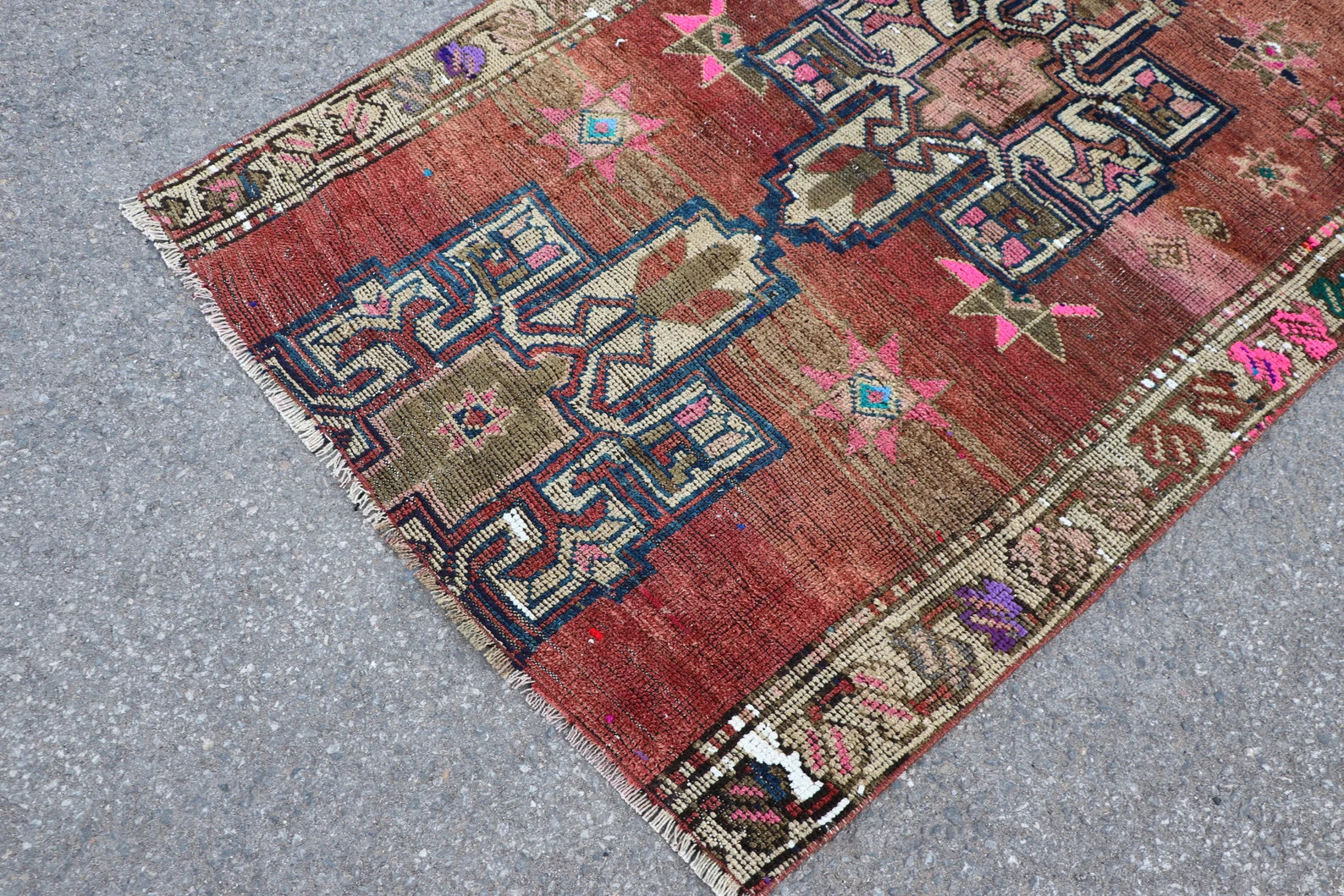 Vintage Turkish Accent Area rug 4 x 6.2 ft