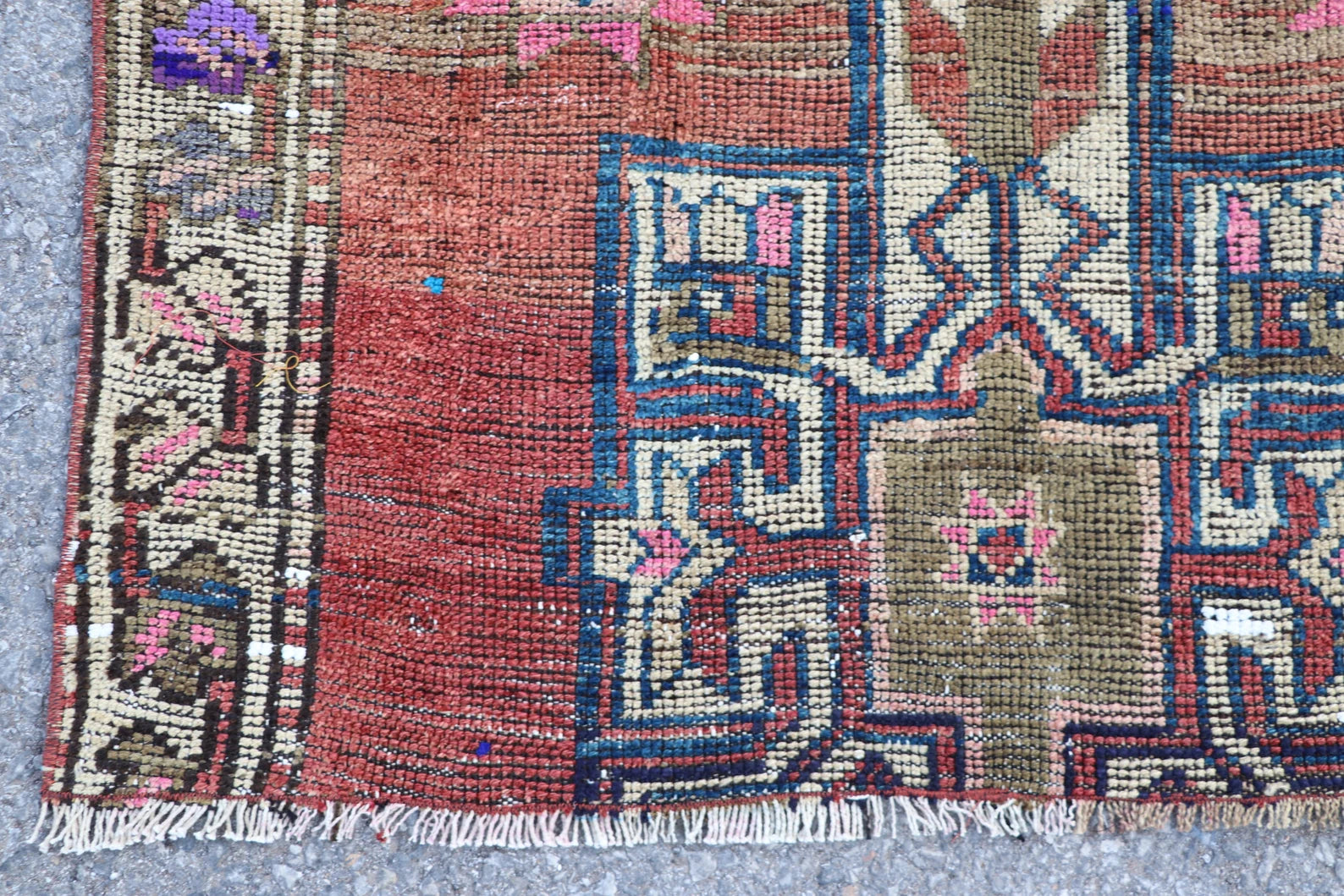 Vintage Turkish Accent Area rug 4 x 6.2 ft