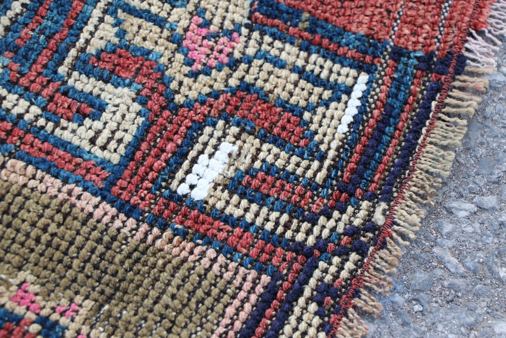 Vintage Turkish Accent Area rug 4 x 6.2 ft