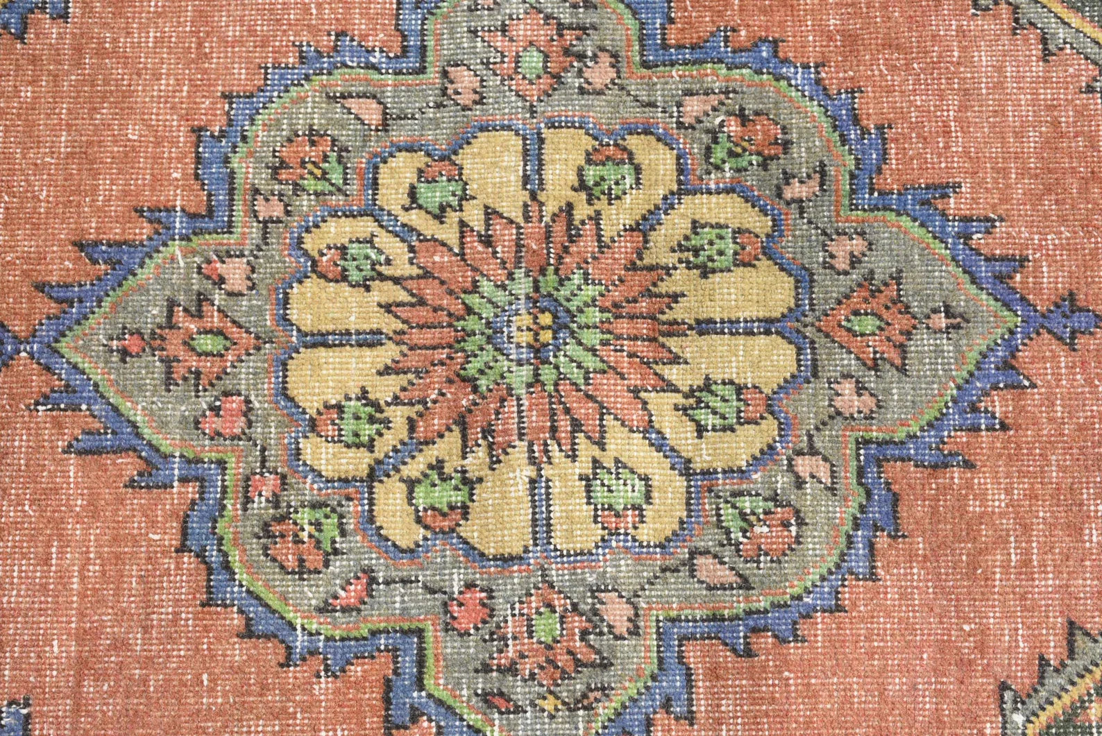Vintage Turkish Accent Area rug 4.5 x 9.7 ft