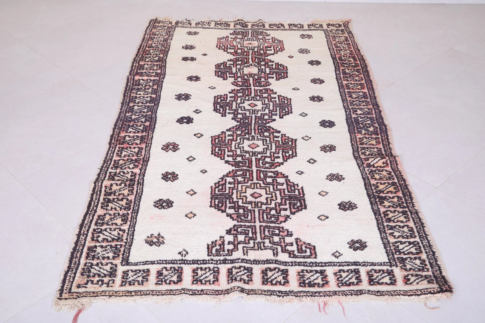 Vintage Moroccan Accent Area Rug 4.1 x 7 ft