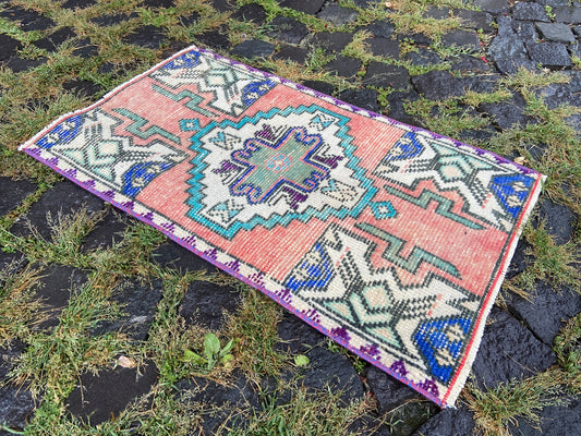 Vintage Turkish Mini Rug 1.5 x 2.4 ft