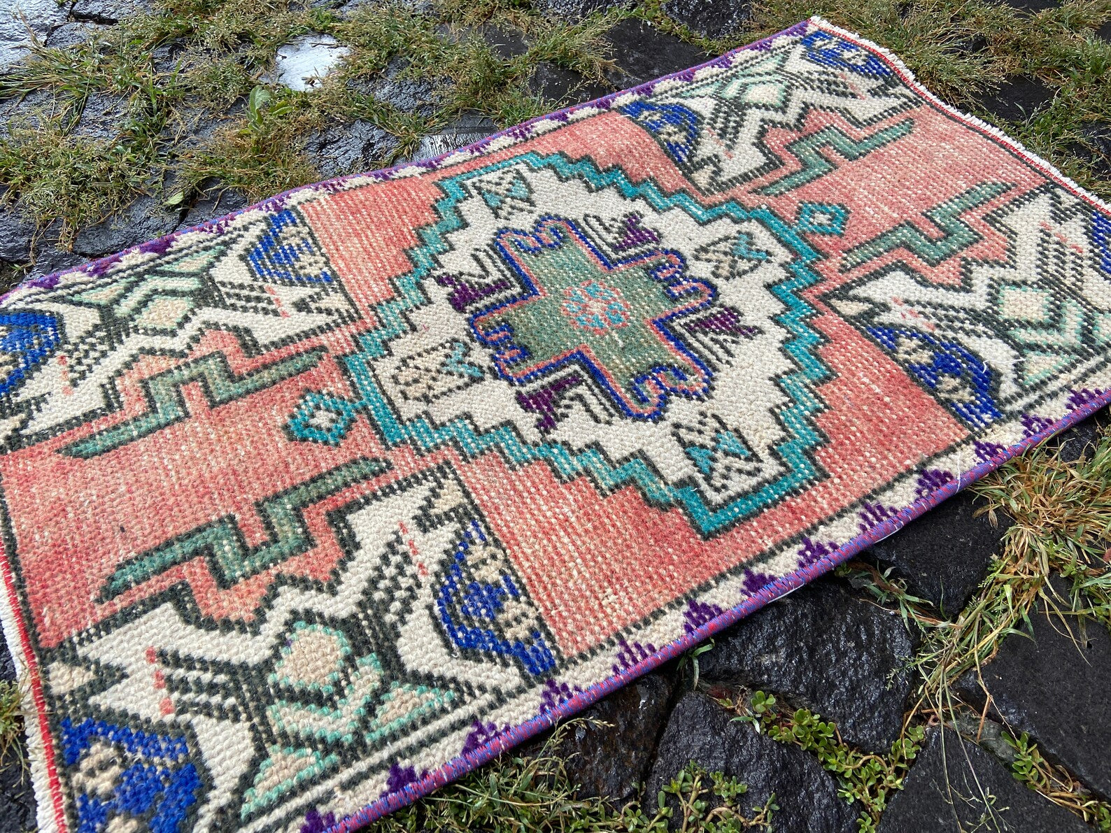 Vintage Turkish Mini Rug 1.5 x 2.4 ft