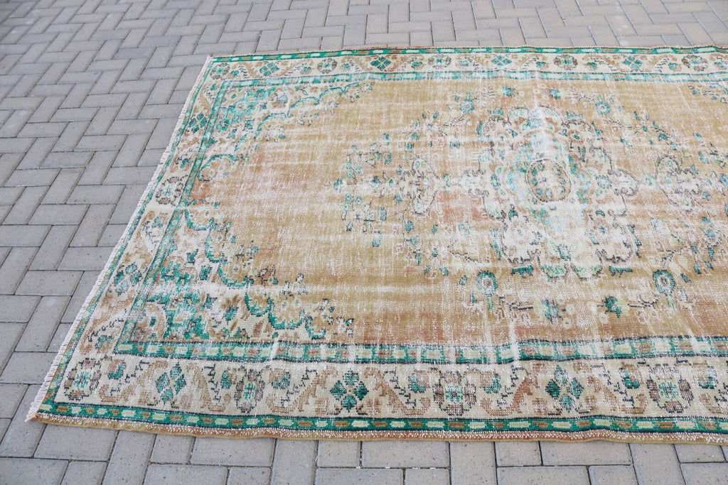 XL Vintage Turkish Accent Area rug 6 x 8.7 ft