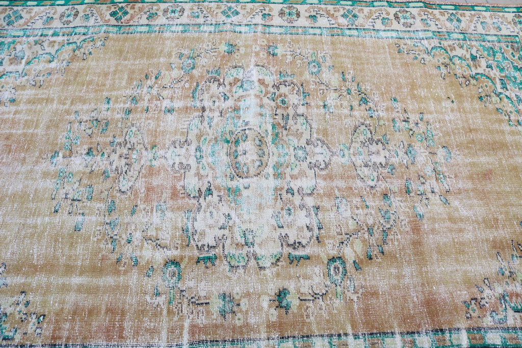 XL Vintage Turkish Accent Area rug 6 x 8.7 ft