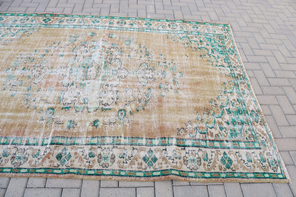 XL Vintage Turkish Accent Area rug 6 x 8.7 ft