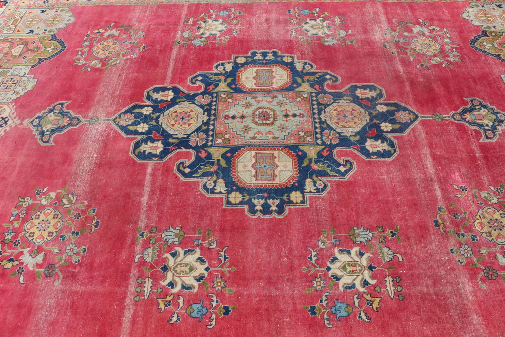 XL Vintage Turkish Accent Area rug 9.2 x 12.3 ft