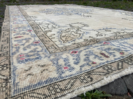 XL Vintage Turkish Accent Area rug 5.7 x 9.8 ft