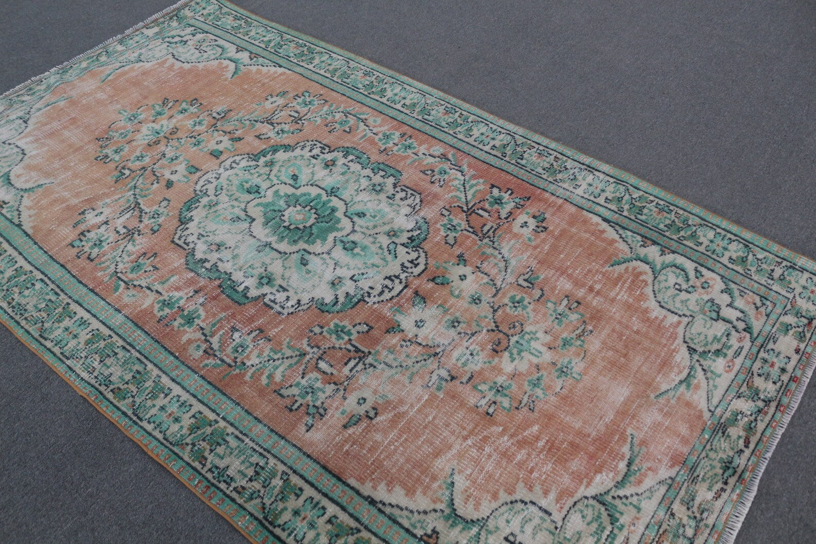 XL Vintage Turkish Accent Area Rug 5 x 8.3 ft