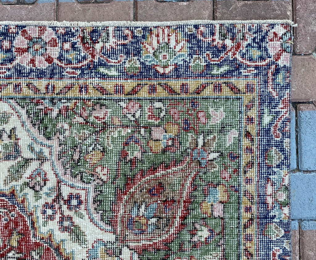 XL Vintage Turkish Accent Area rug 5.9 x 9.8 ft