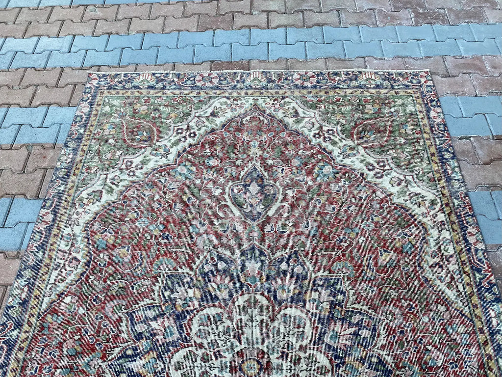 XL Vintage Turkish Accent Area rug 5.9 x 9.8 ft