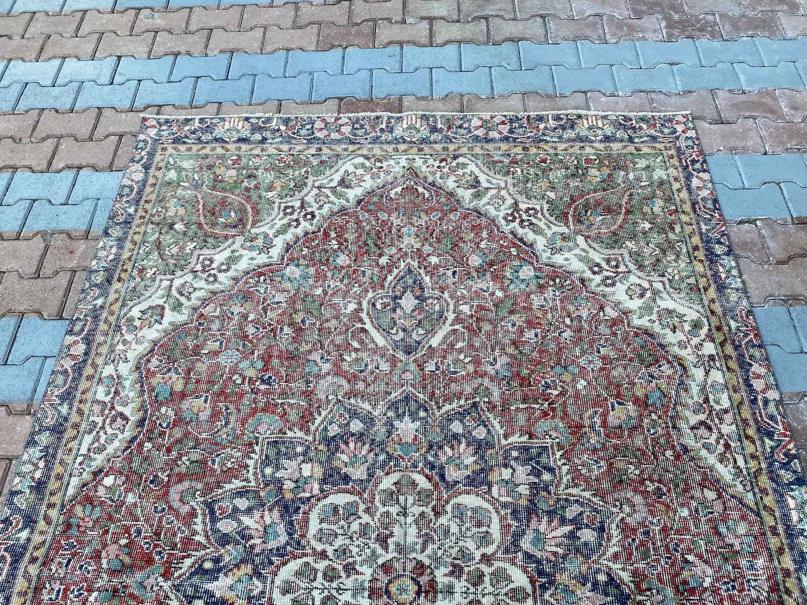XL Vintage Turkish Accent Area rug 5.9 x 9.8 ft