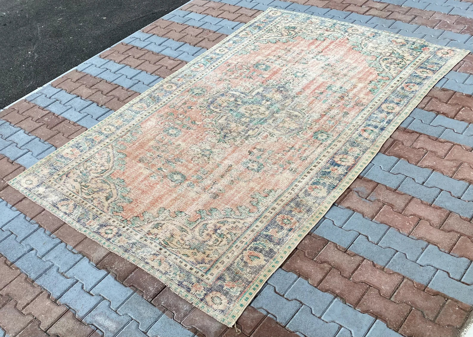 XL Vintage Turkish Accent Area Rug 6 x 10.1 ft