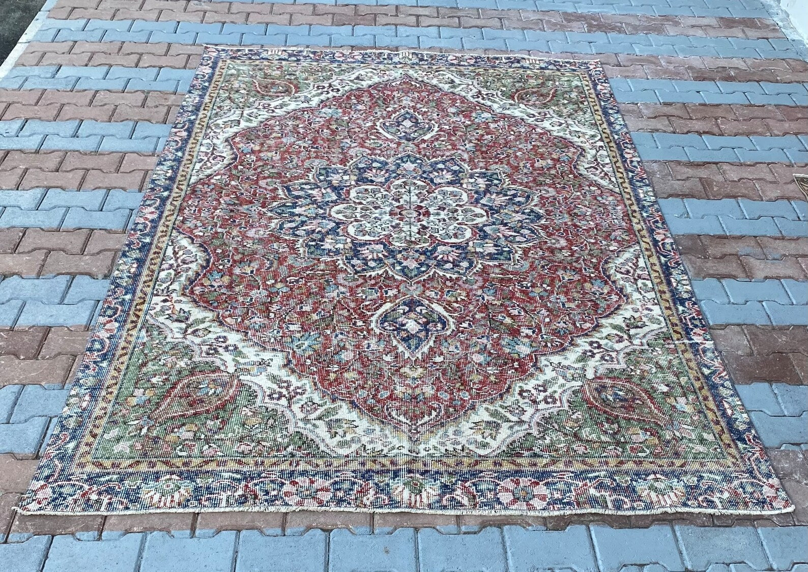 XL Vintage Turkish Accent Area rug 5.9 x 9.8 ft