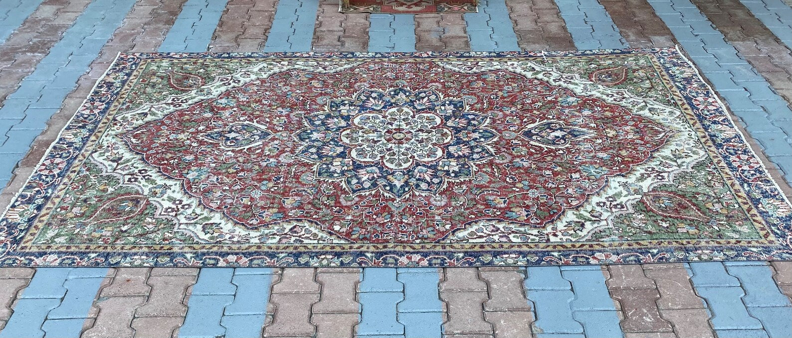 XL Vintage Turkish Accent Area rug 5.9 x 9.8 ft