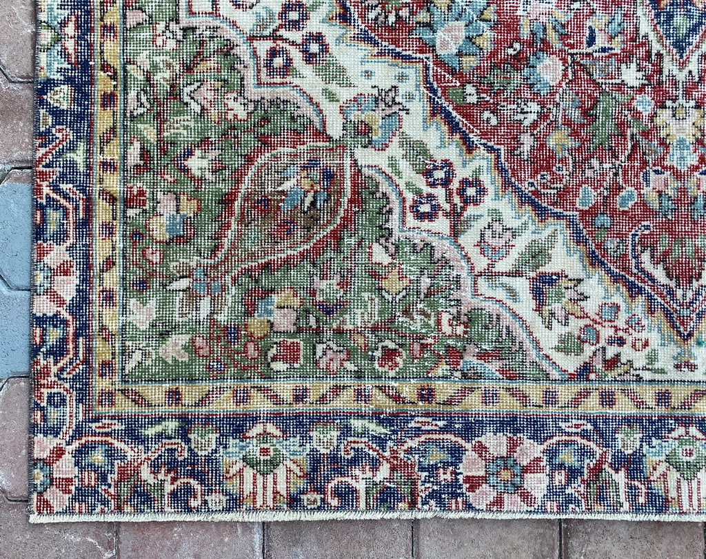 XL Vintage Turkish Accent Area rug 5.9 x 9.8 ft