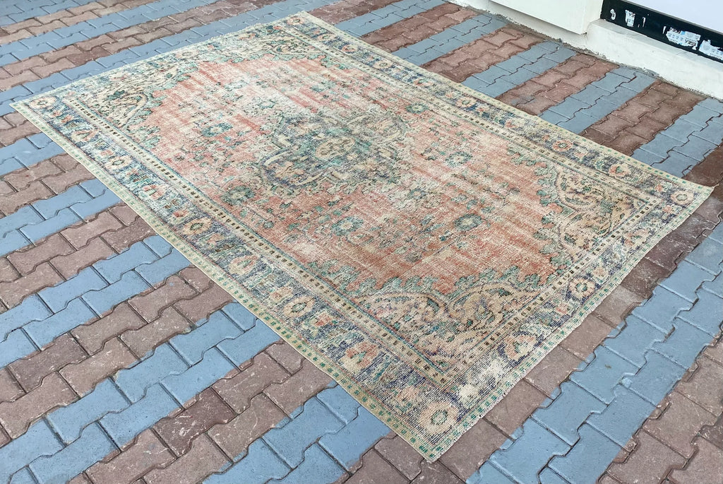 XL Vintage Turkish Accent Area Rug 6 x 10.1 ft