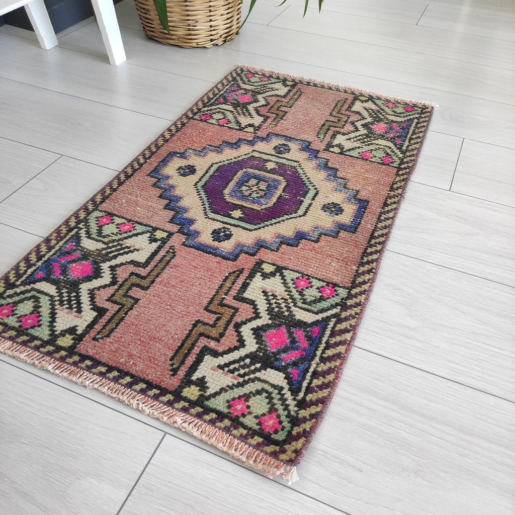 Vintage Turkish Mini Rug 1.5 x 2.7 ft