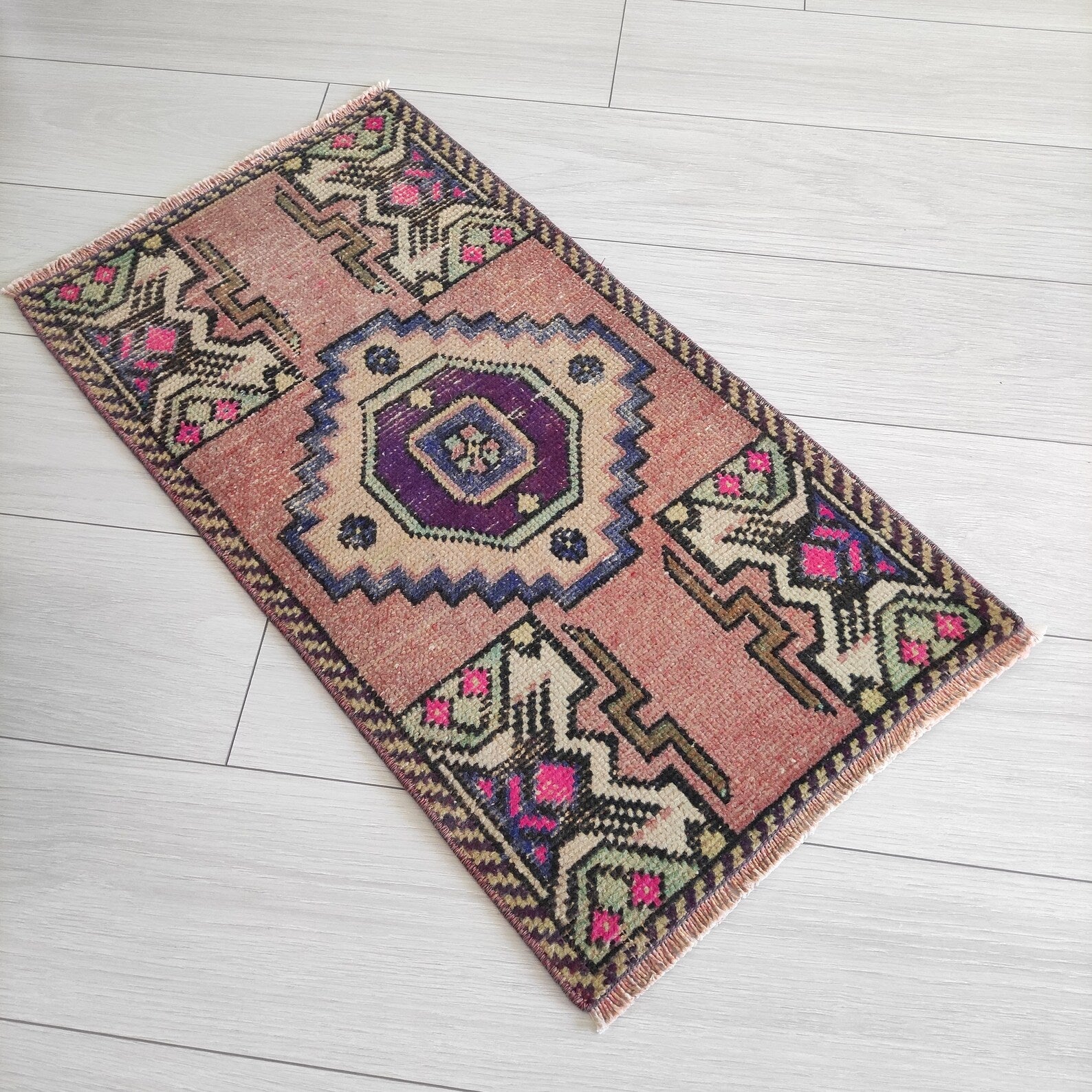 Vintage Turkish Mini Rug 1.5 x 2.7 ft