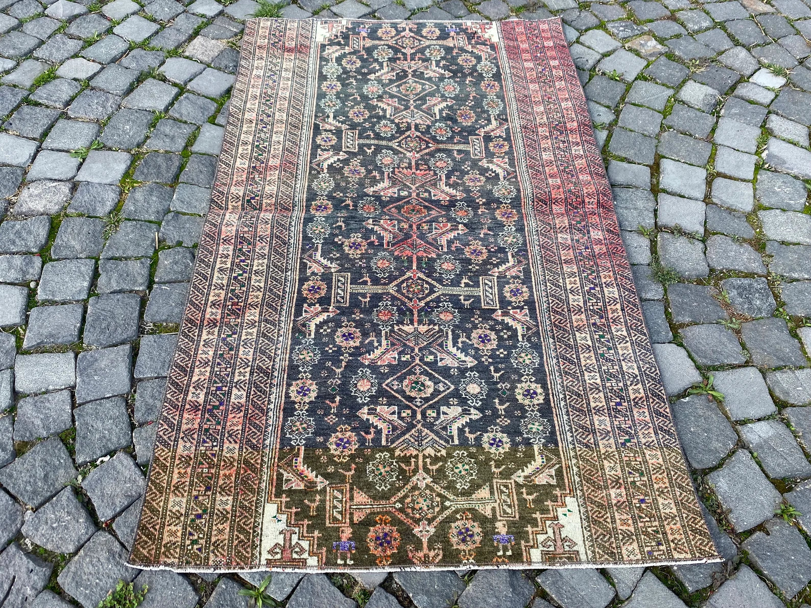 Vintage Turkish Accent Area rug 2.9 x 4.8 ft