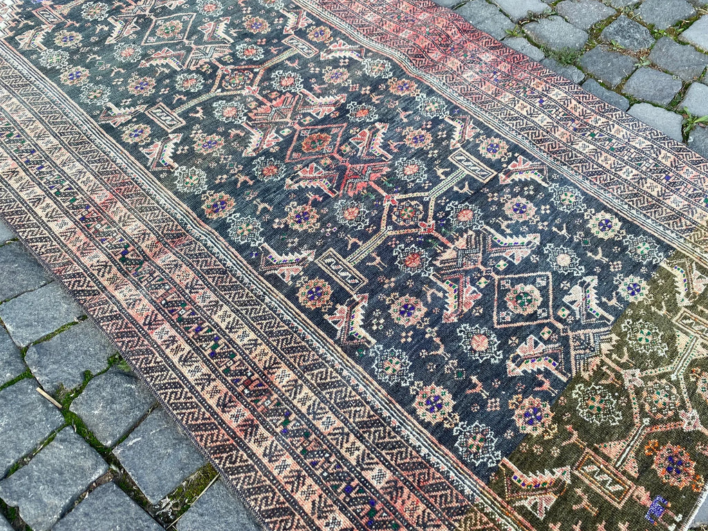 Vintage Turkish Accent Area rug 2.9 x 4.8 ft