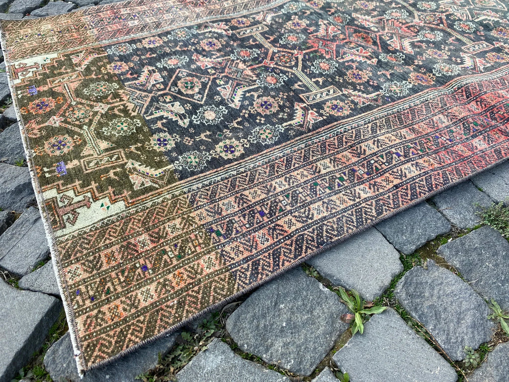 Vintage Turkish Accent Area rug 2.9 x 4.8 ft
