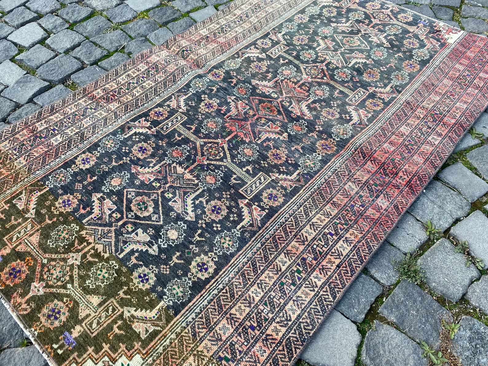 Vintage Turkish Accent Area rug 2.9 x 4.8 ft