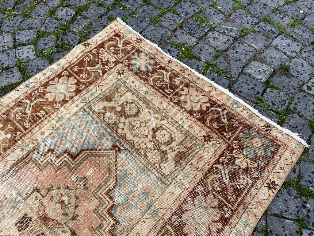 Vintage Turkish Accent Area rug 3.2 x 5.5 ft