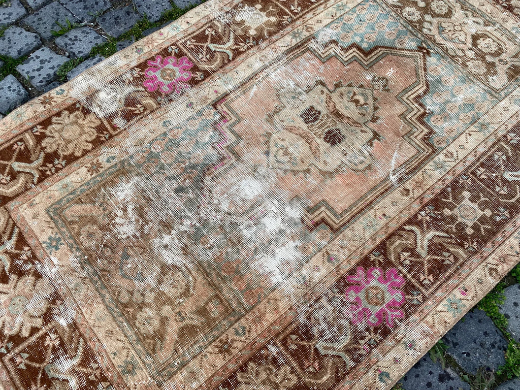 Vintage Turkish Accent Area rug 3.2 x 5.5 ft