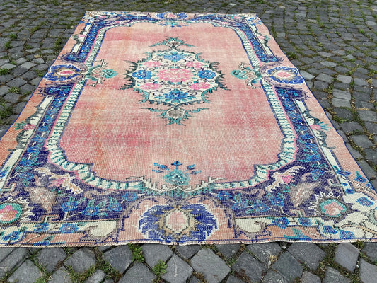 XL Vintage Turkish Accent Area Rug 5.7 x 8.2 ft