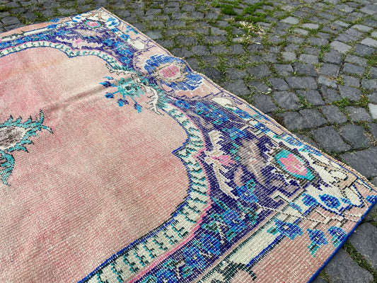 XL Vintage Turkish Accent Area Rug 5.7 x 8.2 ft